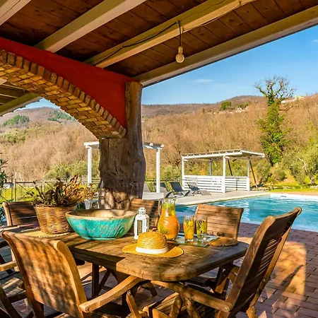 Panoramic With Pool In Lunigiana *