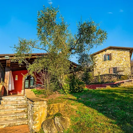 Tatil Evi Panoramic With Pool In Lunigiana